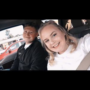 Meet your Posher, Chloe